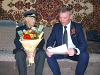 Глава города Андрей Фалейчик поздравил ветерана Великой Отечественной войны с Днём Победы