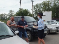 Сотрудники полиции проводят информирование граждан о случаях мошенничества