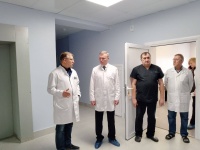 Глава Копейска Андрей Фалейчик осмотрел обновленные помещения городской больницы