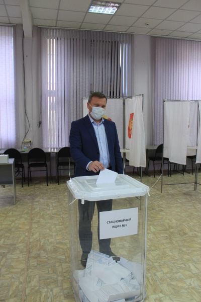 Андрей Фалейчик проголосовал на избирательном участке 