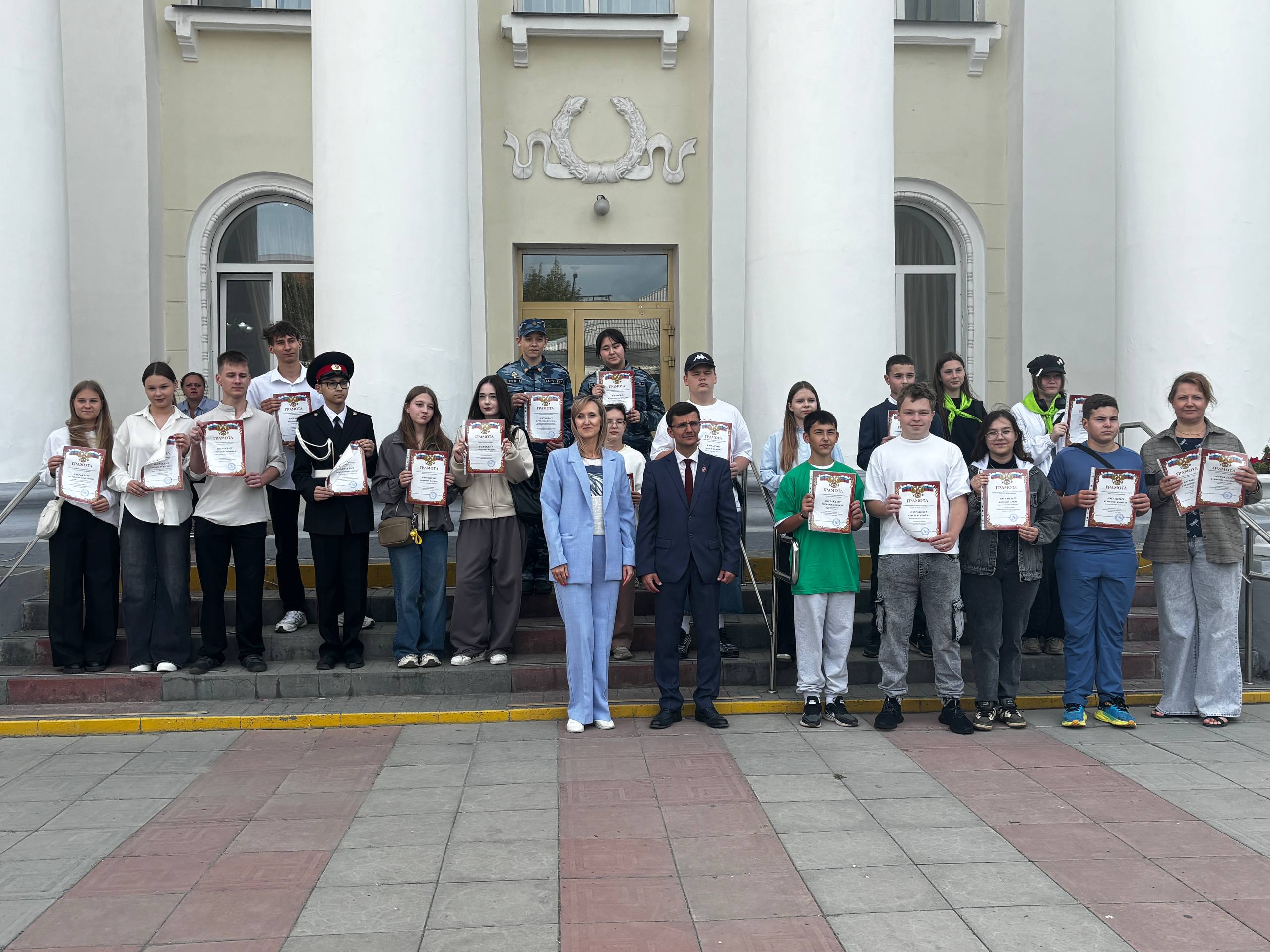 В Копейске прошла линейка, посвященная закрытию трудового лета