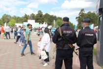 Полицейские Челябинской области обеспечили охрану порядка во время проведения праздничных мероприятий в Международный день защиты детей