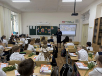 В «День знаний» полицейские Копейска провели профилактические встречи со школьниками