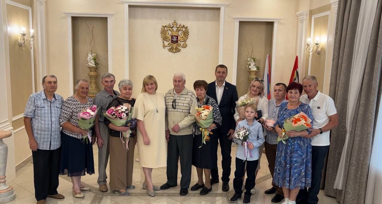В День семьи, любви и верности Глава Копейска поздравила супружеские пары 