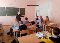 Инспекторы подразделения по делам несовершеннолетних Отдела МВД России по городу Копейску проводят уроки безопасности для школьников
