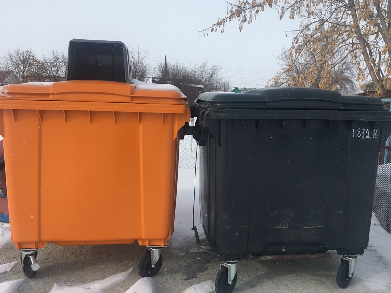 В копейских учреждениях соцсферы завершается расстановка контейнеров для раздельного сбора мусора