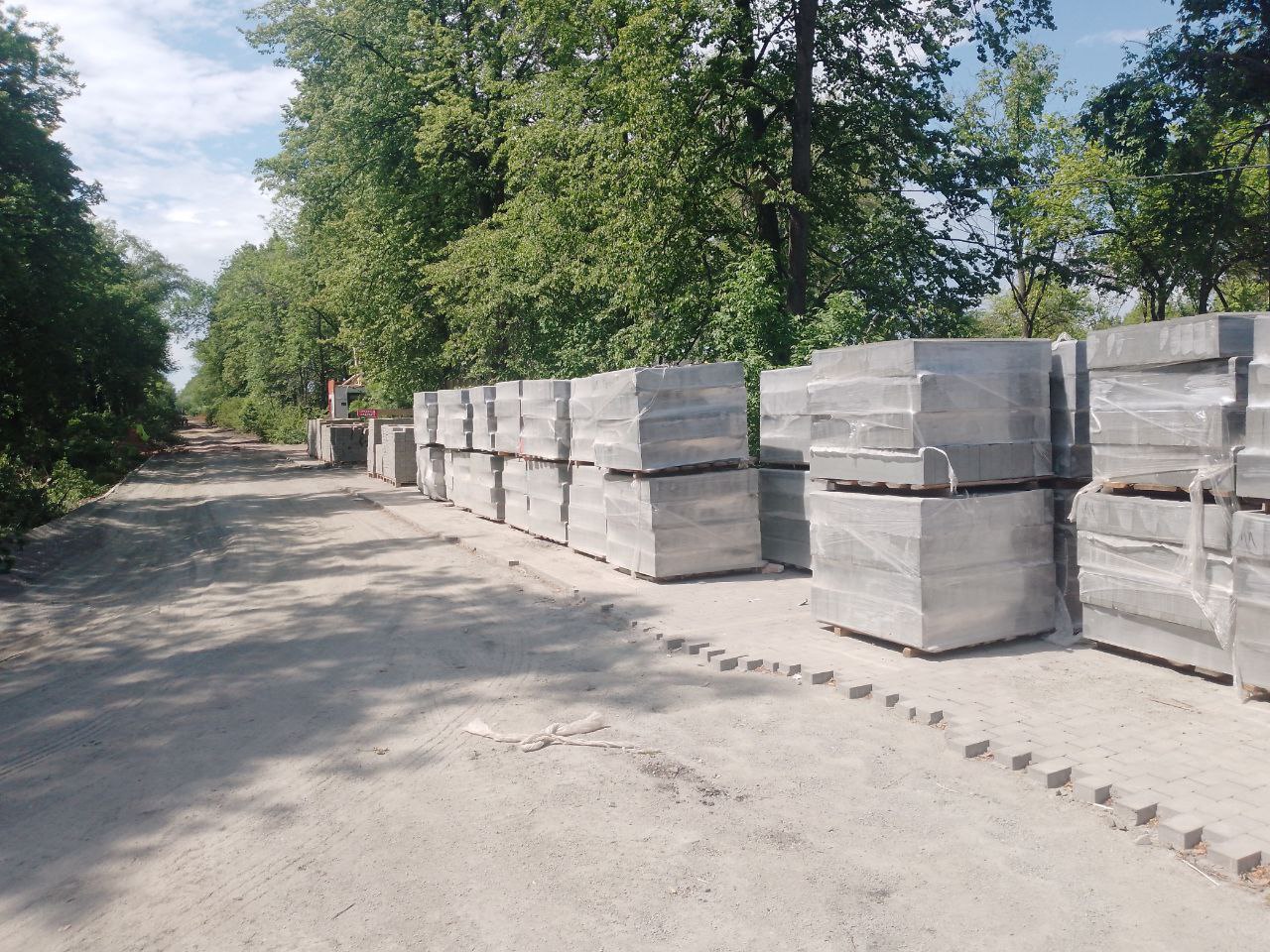 В Копейске продолжается благоустройство Парка Победы | 06.06.2024 | Копейск  - БезФормата