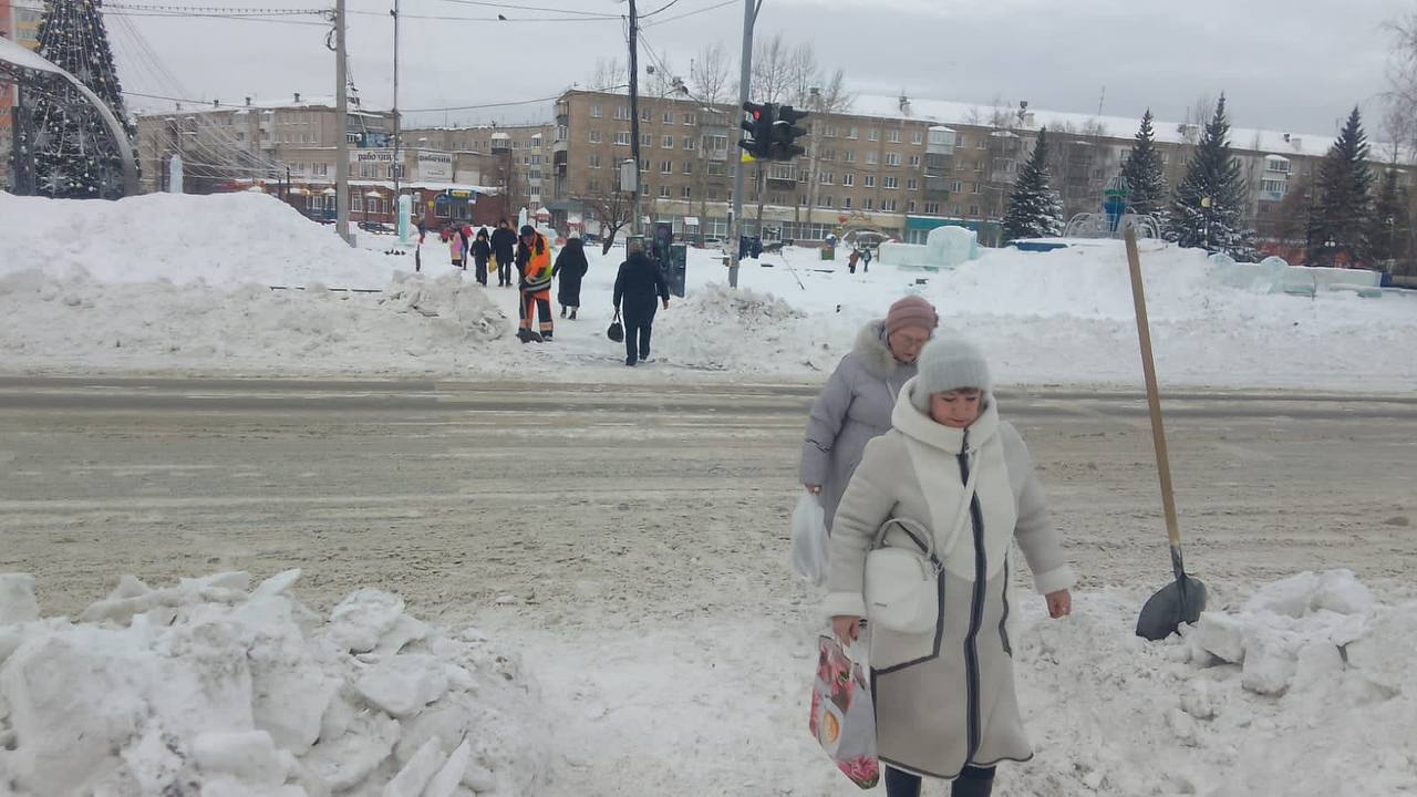 Работы по очистке дорог ведутся в круглосуточном режиме | 11.01.2024 |  Копейск - БезФормата