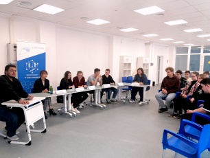 Какие они – профессии будущего? Обсудили ученые РосАтома, педагоги «IT-куба» Снежинска и школьники