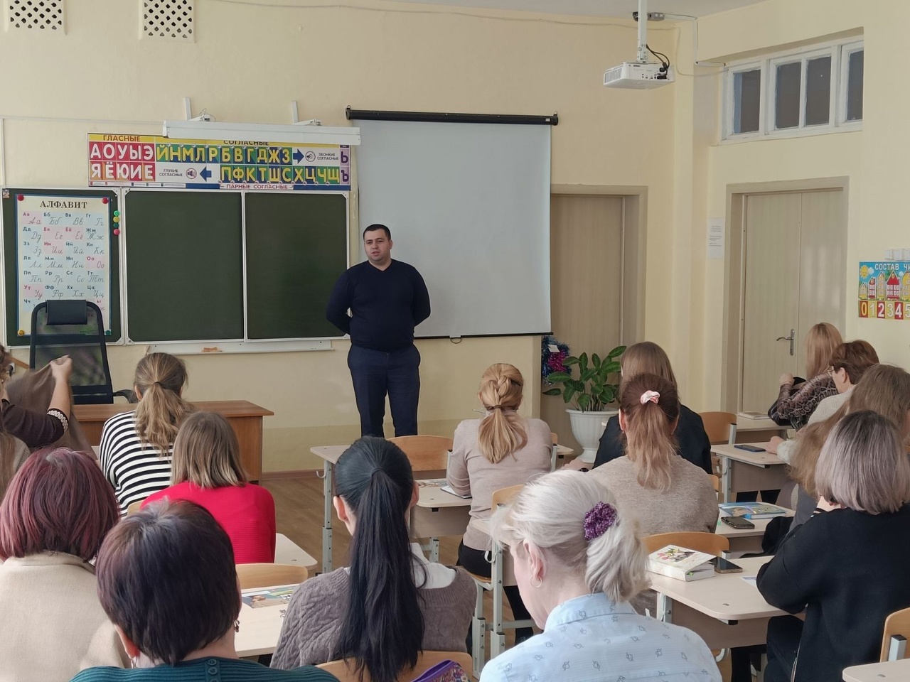 Копейские полицейские рассказывают педагогам о схемах IT-мошенничества