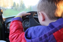 Сотрудники ГИБДД призывают родителей позаботиться о безопасности детей на дорогах