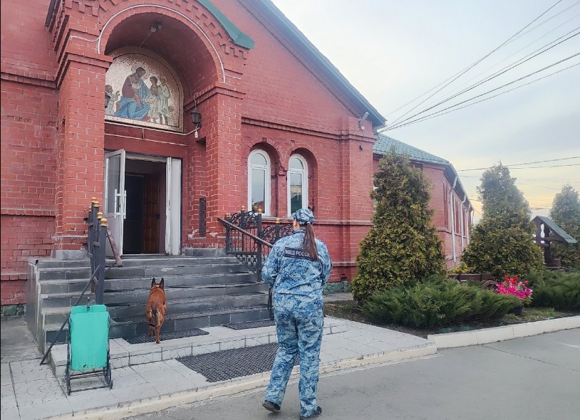Полицейские Челябинской области обеспечили правопорядок и безопасность граждан при проведении пасхальных богослужений