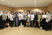 Сотрудники Отдела МВД России по городу Копейску приняли участие в  торжественном вручение паспортов юным копейчанам