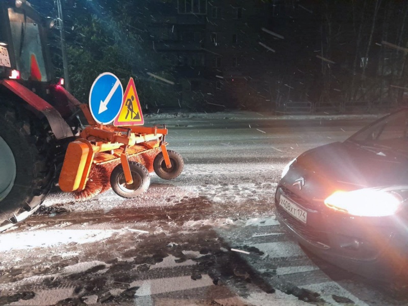 Дороги в Копейске начали чистить от снега ночью