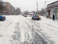 В Копейске ведется расчистка дорог от снега