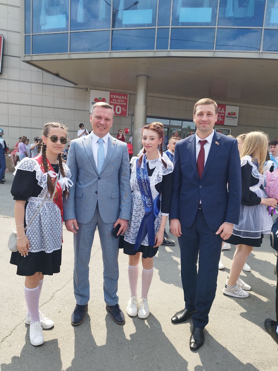 Для копейских выпускников прозвенел последний звонок | 23.05.2023 | Копейск  - БезФормата