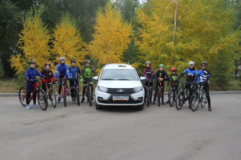 В рамках национального проекта «Демография» копейская велошкола получила автомобиль и запчасти для спортинвентаря