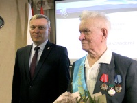 Глава города Андрей Фалейчик наградил новых Почетных граждан Копейска