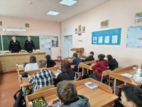 Студенты под кураторством преподавателя колледжа и члена Общественного совета при ОМВД Елены Немовой рассказали девятиклассникам о специальности «Правоохранительная деятельность»