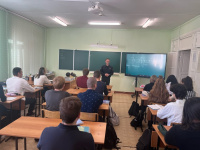 Сотрудники полиции Копейска и общественники проводят профориентационные встречи с выпускниками школ