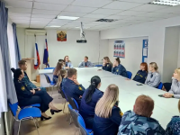 Госавтоинспекторы Копейска провели профилактическую беседу в трудовом коллективе в рамках акции «Осенние каникулы»