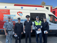 Копейские полицейские приняли участие в донорской акции «Донорский светофор»