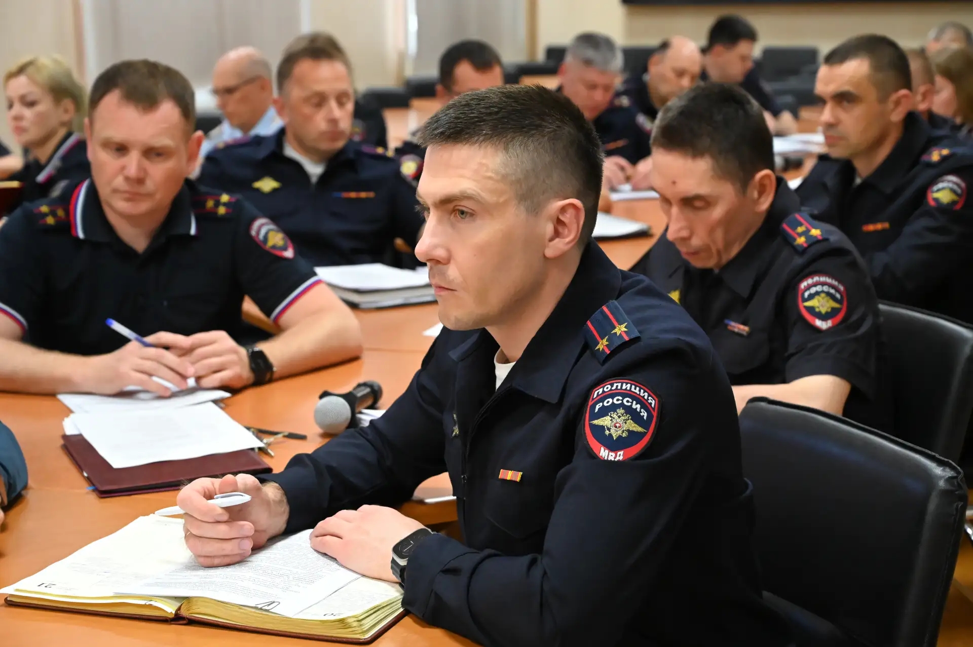 Вопросы безопасного проведения школьных последних звонков, выпускных вечеров и детского летнего отдыха обсудили в областном полицейском Главке 