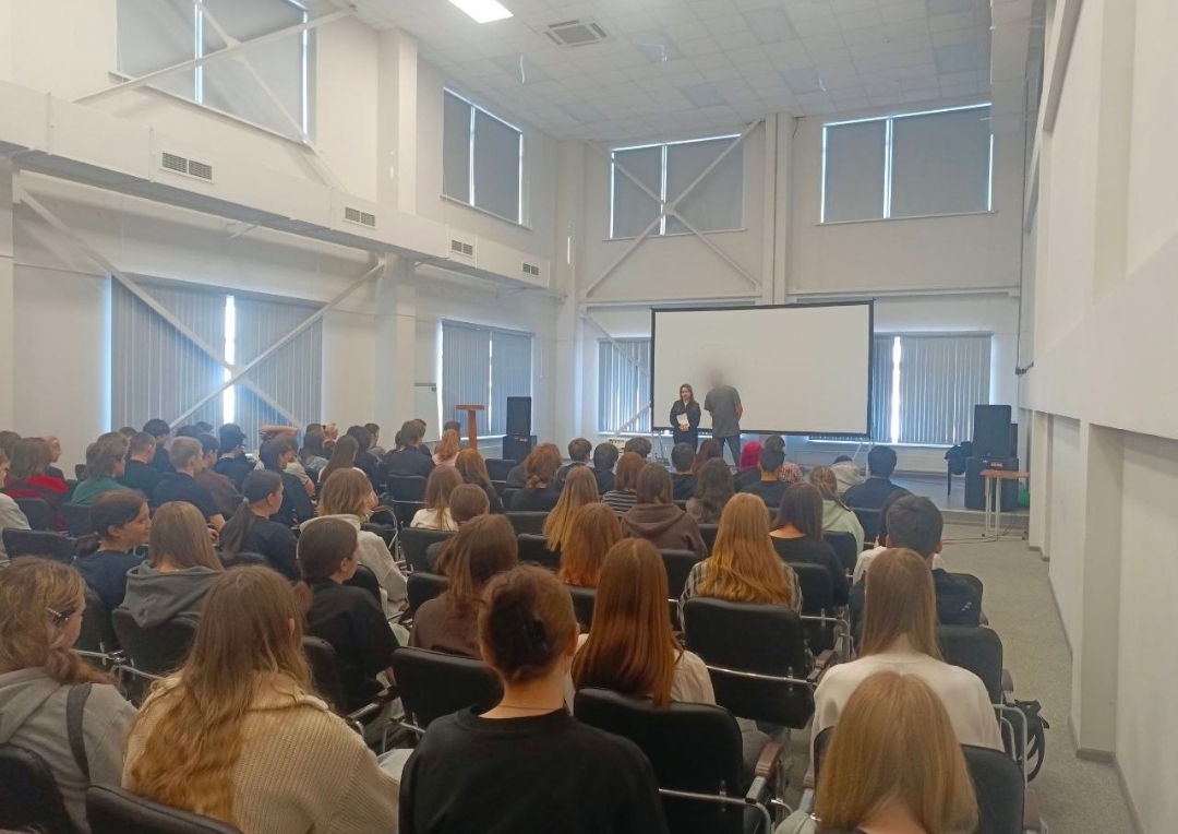 Правовое просвещение молодёжи: полицейские Копейска проводят профилактические встречи со школьниками