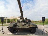 В Копейске торжественно открыли памятник-танк