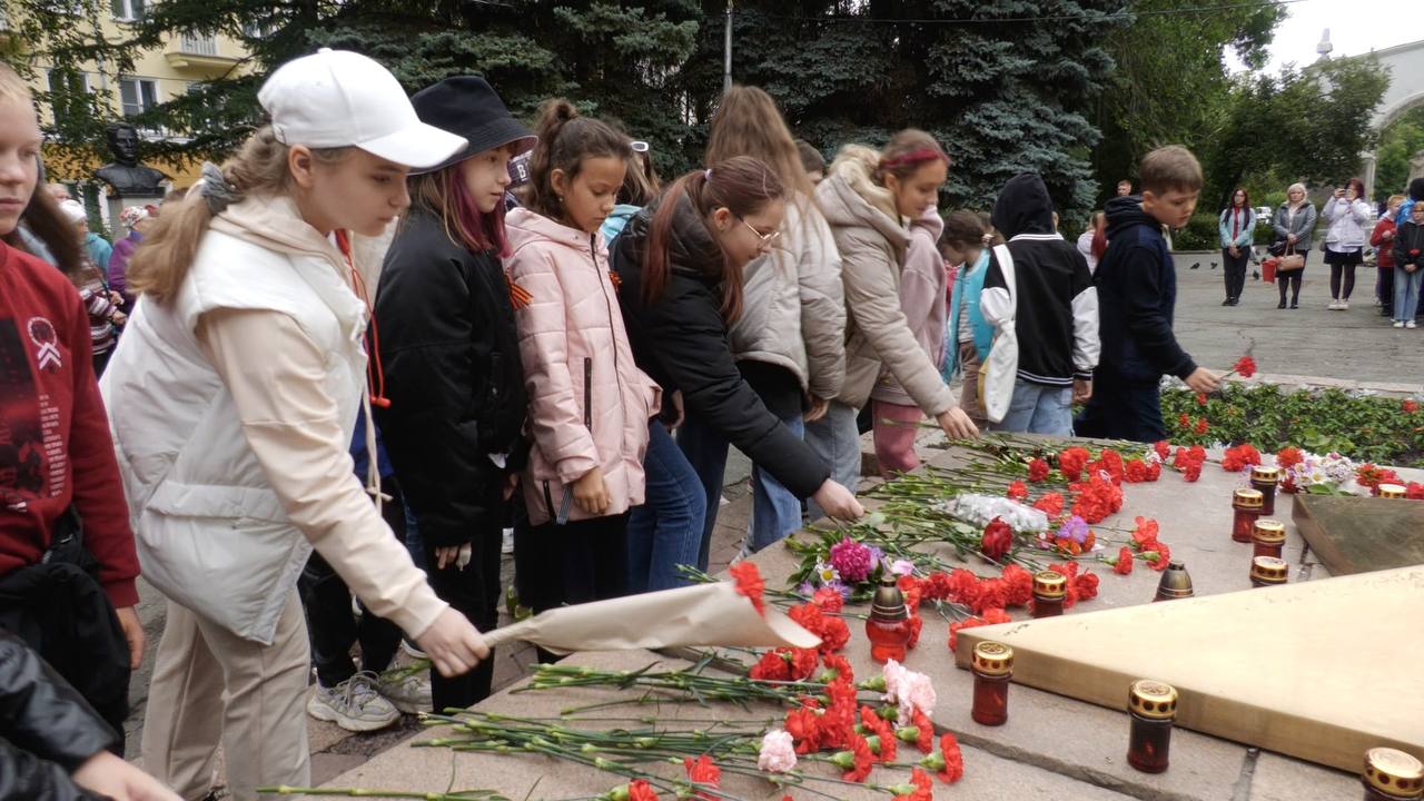 В Копейске 22 июня состоялся митинг, посвященный Дню памяти и скорби |  22.06.2023 | Копейск - БезФормата