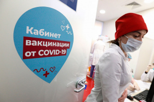 Южноуральцы смогут привиться от COVID-19 в новогодние праздники 