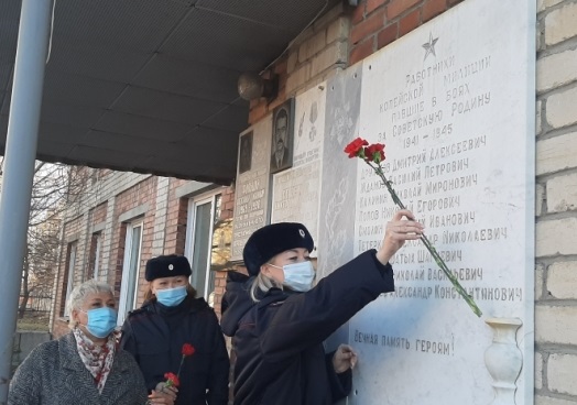 В Копейске почтили память сотрудников органов внутренних дел, погибших при выполнении служебного долга