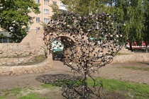 В городе Копейске появилась новая композиция «Дерево любви»