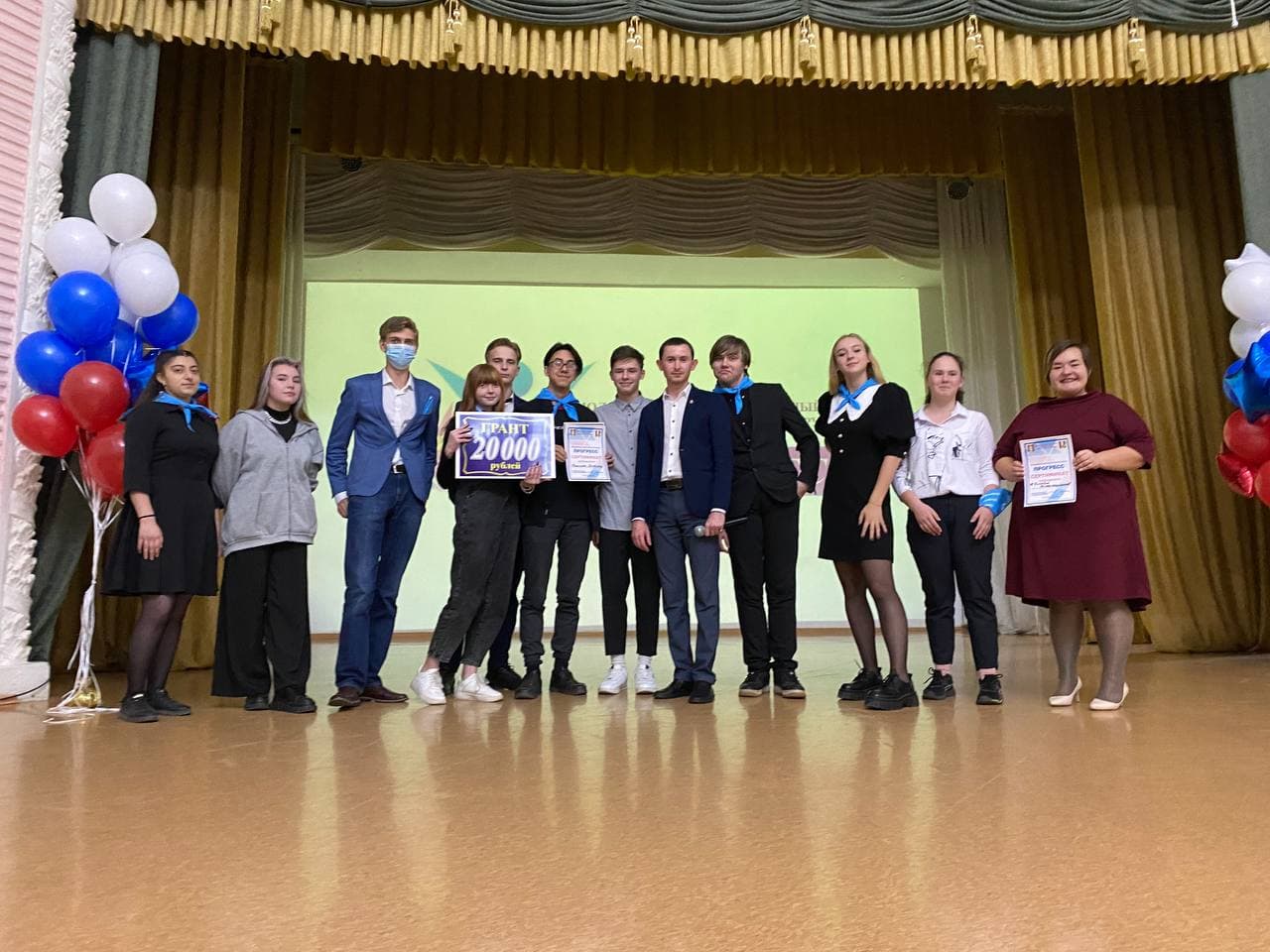 Копейчан-победителей конкурсов наградили в рамках нацпроекта «Образование»