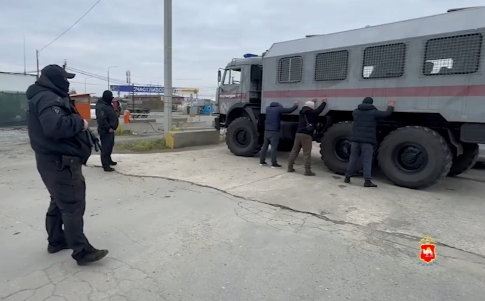 Челябинские полицейские провели рейд на крупном рынке в рамках операции «Нелегал»