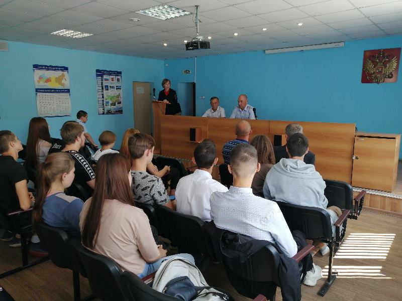 В копейском отделе полиции вручили удостоверения дружинникам