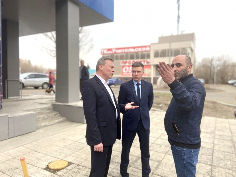 Глава города провел объезд проблемных участков дорог, подлежащих ремонту по гарантии