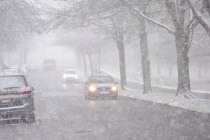 ГИБДД рекомендует отказаться от поездок в сильный снегопад