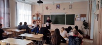 Инспекторы подразделения по делам несовершеннолетних Отдела МВД России по городу Копейску проводят правовые беседы со школьниками