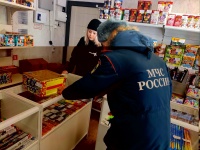 Полицейские Копейска и сотрудники МЧС вышли в рейды по местам торговли петардами и фейерверками