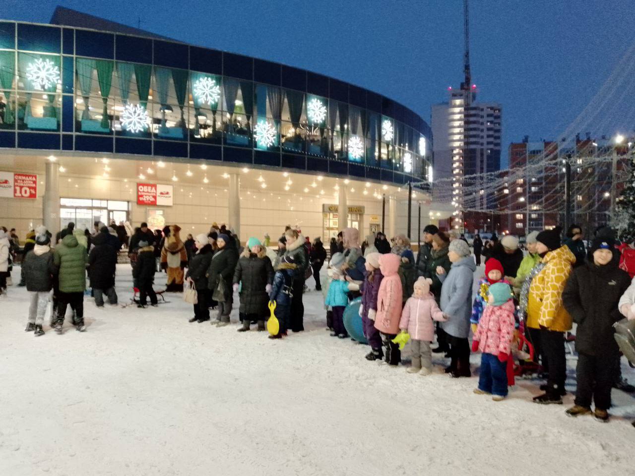 В Копейске открылся зимний городок | 27.12.2023 | Копейск - БезФормата