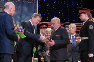 Андрей Фалейчик вручил медали к 75-летию Победы копейским ветеранам