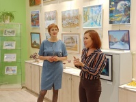 В библиотеке открылась выставка городского клуба художников