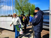 Полицейские Челябинской области обеспечили охрану общественного порядка в родительский день
