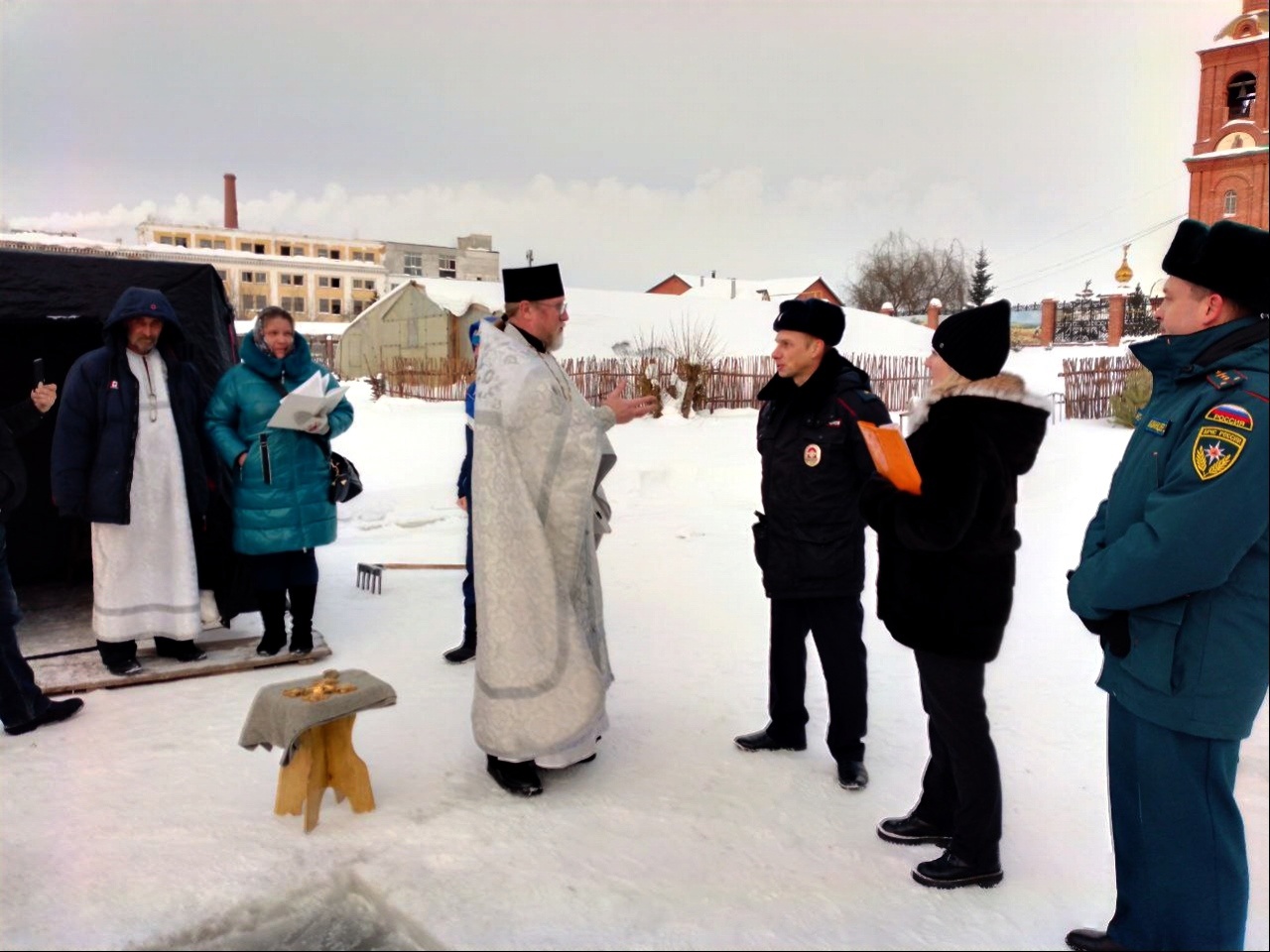 В Копейске осветили и проверили на безопасность купели