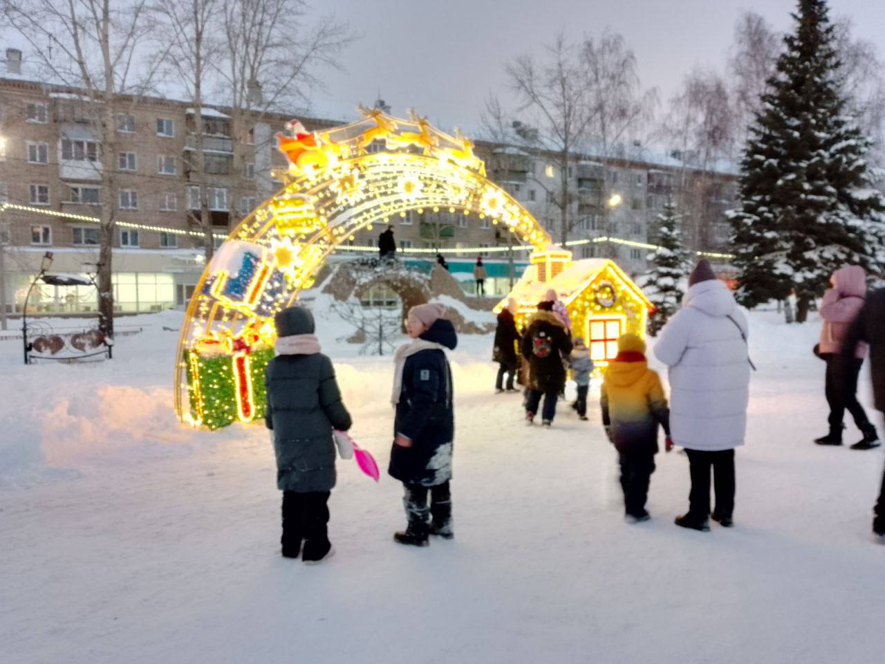 В Копейске открылся зимний городок | 27.12.2023 | Копейск - БезФормата