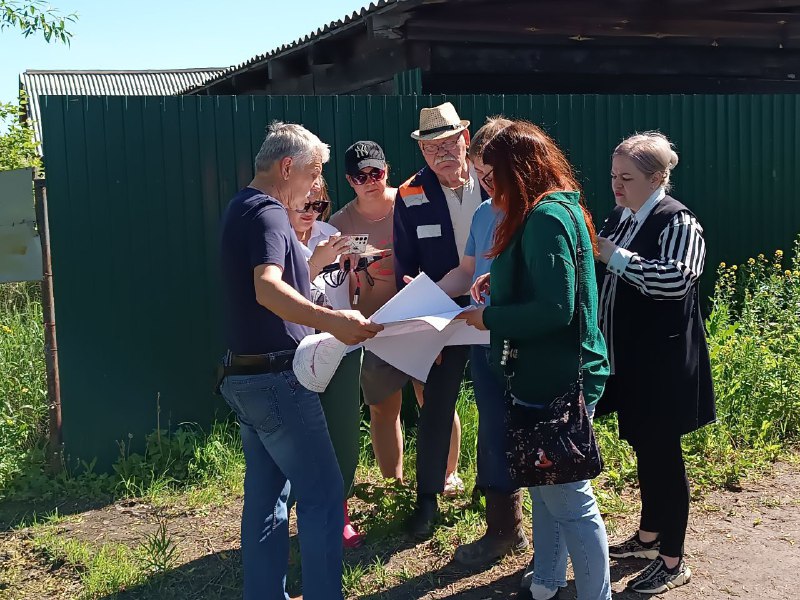 Сотрудники ОАО «Виогем» по поручению Главы города в целях корректировки разработанного проекта с учетом фактически сложившейся ситуации осуществляют проверку подтоплений дворовых территорий/приусадебных участков в Копейском городском округе