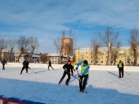 Студенты вместе с полицейскими Копейска сыграли в хоккей на валенках