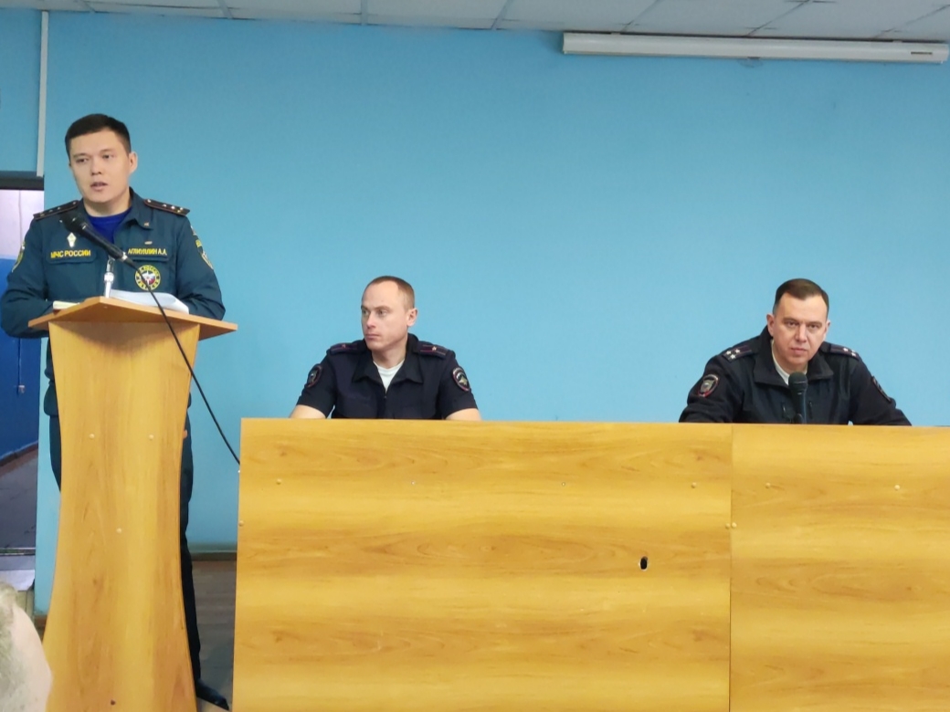 Безопасный Новый год: Полиция и МЧС Копейска объединяют усилия для защиты горожан от пиротехнических рисков