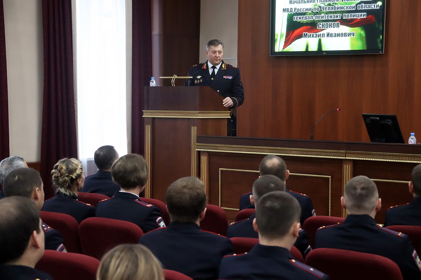 Начальник ГУ МВД области Михаил Скоков поздравил участковых уполномоченных  с днем службы